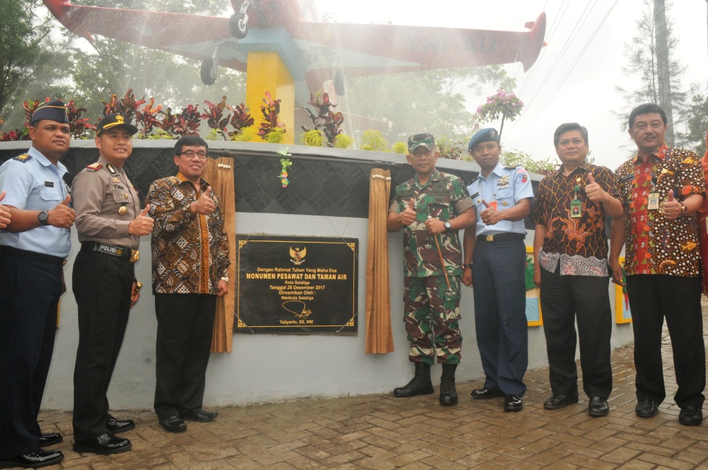 Danrem Hadiri Peresmian Monumen Pesawat, Air Mancur dan Fasilitas Taman Kota Salatiga